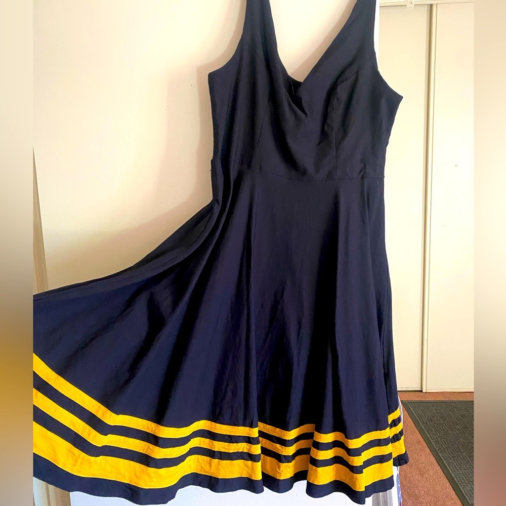 Swing 50s style black dress with zipper in the back XL